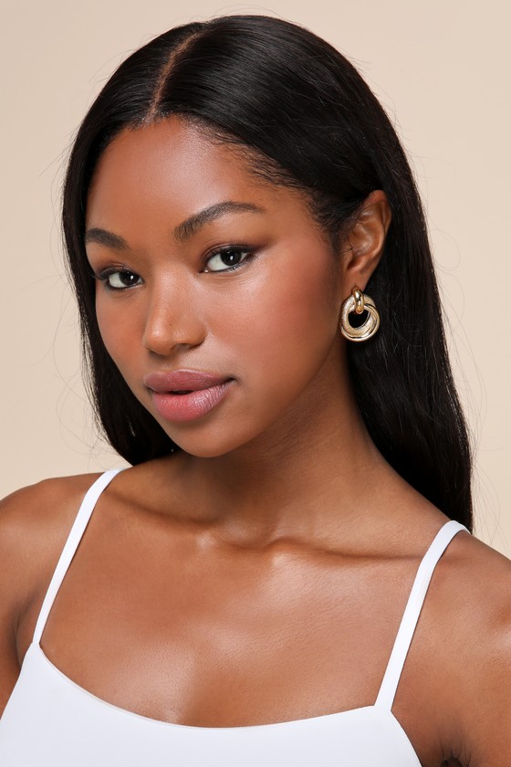 Lulus Bold Glow Gold Textured Interlocking Hoop Earrings In Gold