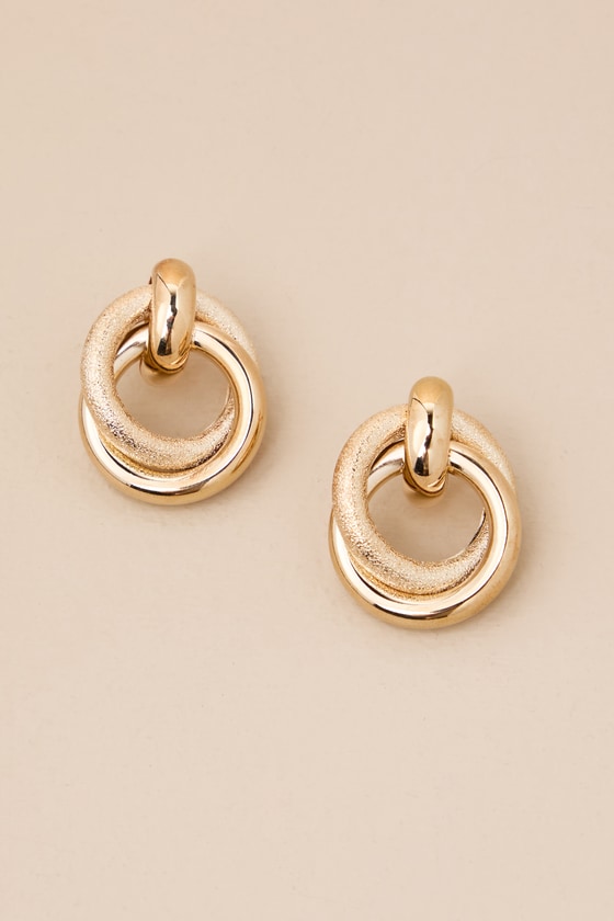 Lulus Bold Glow Gold Textured Interlocking Hoop Earrings In Gold
