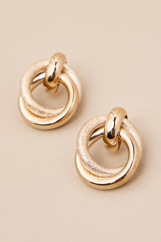 Lulus Bold Glow Gold Textured Interlocking Hoop Earrings In Gold