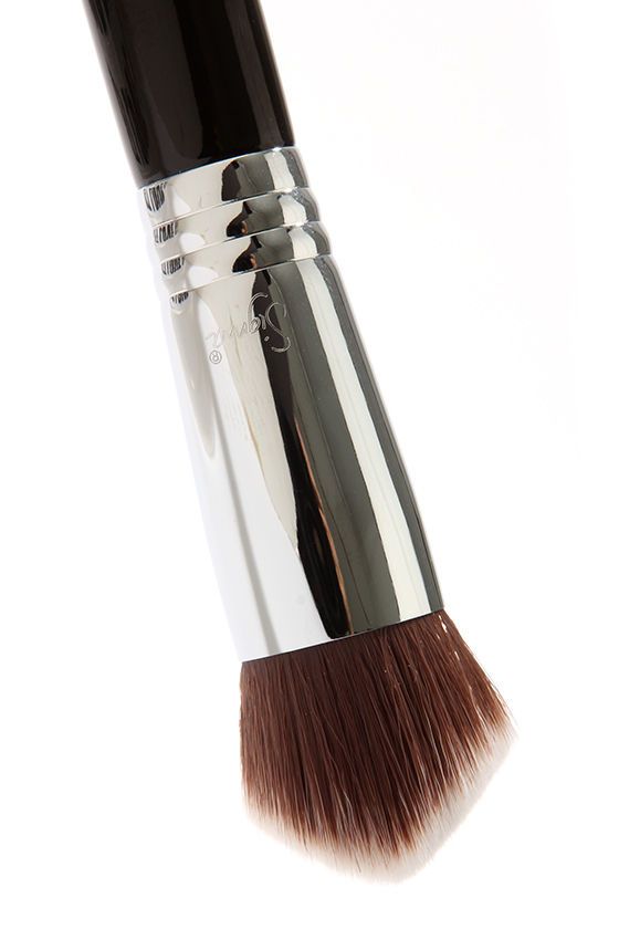 Sigma 3DHD Angled Kabuki Brush Makeup Brush Powder Brush 24.00