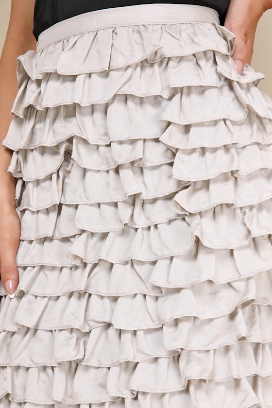 Zemeta Cake Grey Ruffled Knee-length Skirt In Grey