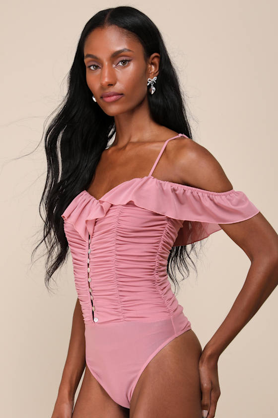 LULUS ELEGANT POSTURE MAUVE PINK MESH RUCHED COLD-SHOULDER BODYSUIT