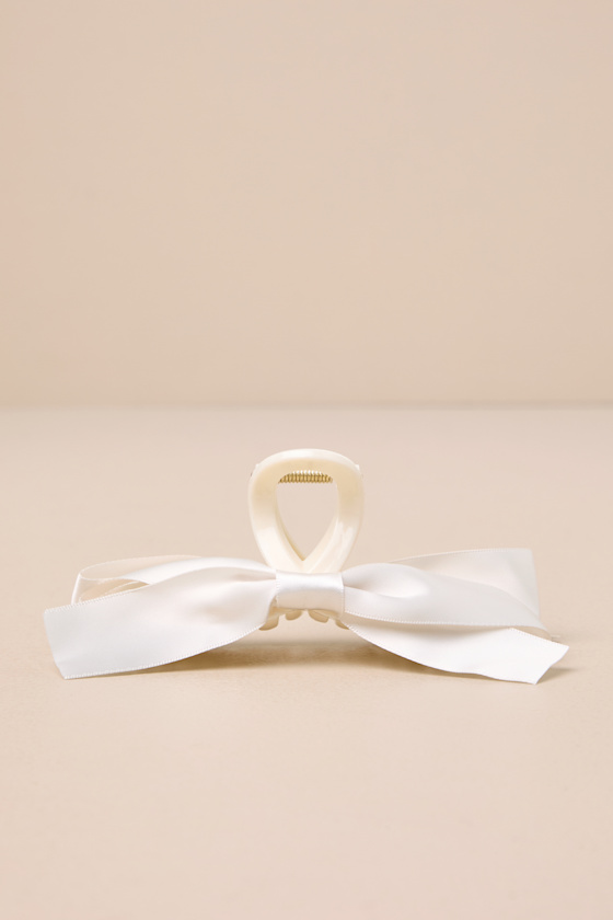 Coquette Perfection Ivory Bow Claw Hair Clip 3