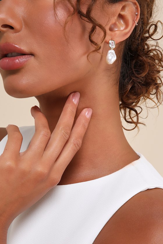 Spectacular Stance Gold Rhinestone Pearl Earrings 1