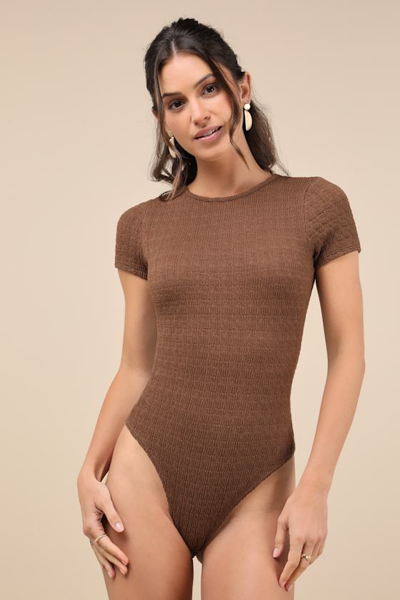 LULUS DECIDEDLY STYLISH BROWN TEXTURED SHORT SLEEVE BACKLESS BODYSUIT