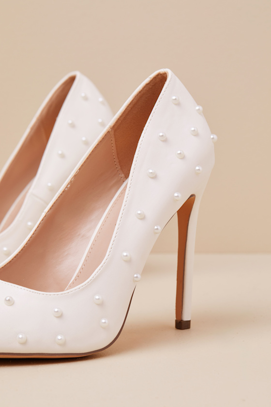 Petitee White Pearl Pointed-Toe Pumps - thumbnail 4