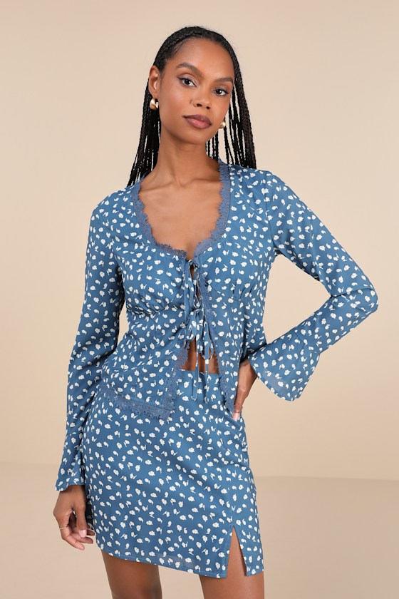 Adorable Composure Blue Floral Lace Tie-Front Long Sleeve Top 1
