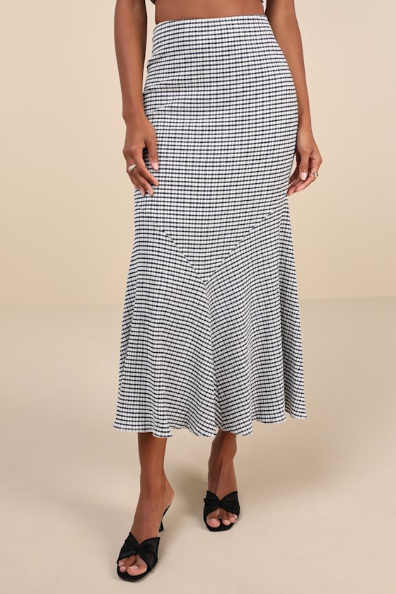 Lulus Classic Choice Navy Blue Gingham Trumpet Hem Midi Skirt In Navy Blue