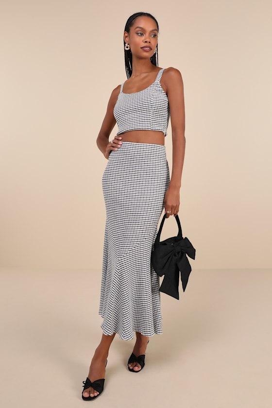 Lulus Classic Choice Navy Blue Gingham Square Neck Cropped Tank Top In Navy Blue