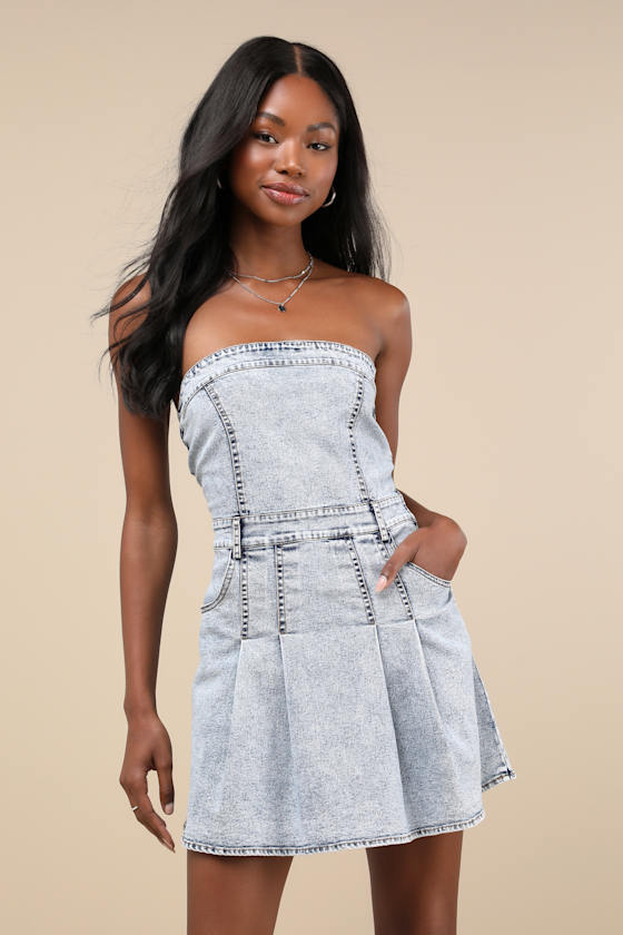 Lulus Trending Design Acid Wash Strapless Mini Dress With Pockets In Blue