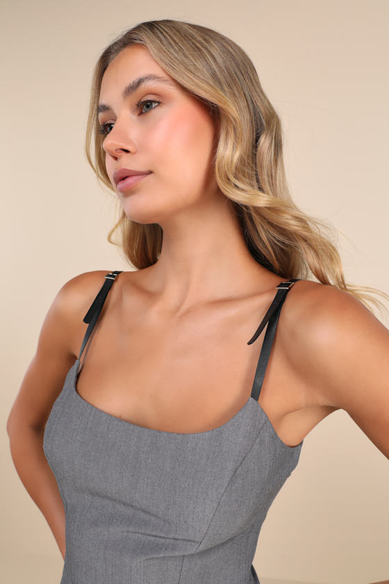 NIA GRACE GREY BUCKLE STRAP CROP TANK TOP 
