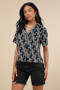 Intricate Aesthetic Black and White Abstract Print Button-Up Top 4