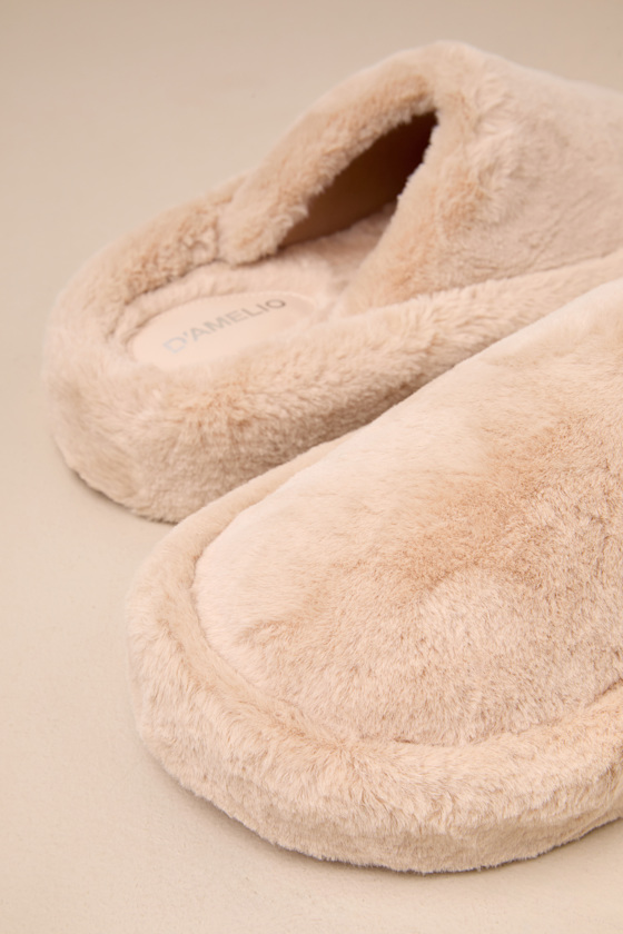 D'amelio Footwear Socozee Beige Faux Fur Flatform Slippers In Beige