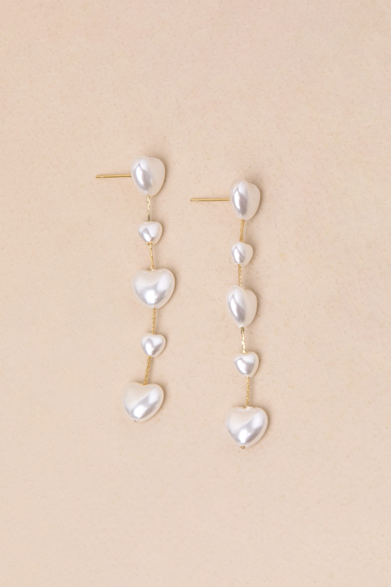 LULUS ENDLESSLY LOVABLE GOLD AND WHITE PEARL HEART DROP EARRINGS