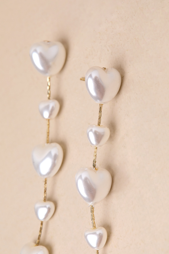 LULUS ENDLESSLY LOVABLE GOLD AND WHITE PEARL HEART DROP EARRINGS