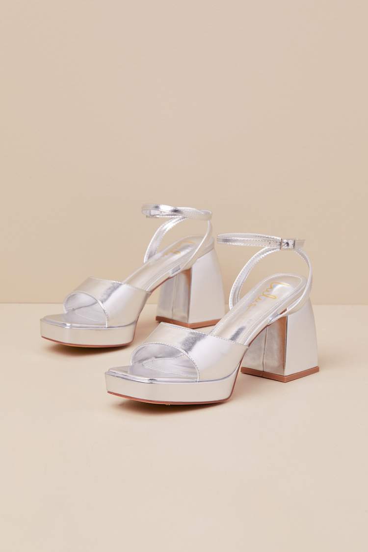 Cute Dresses, Tops, Shoes & Clothing for Women