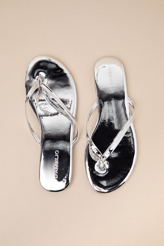 D'amelio Footwear Beachbae Silver Mirror Patent Flat Thong Sandals In Silver