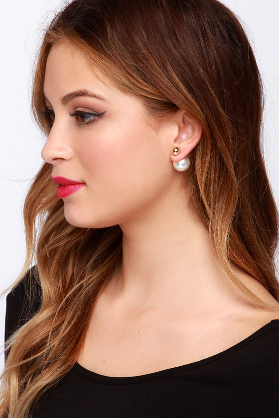 Pretty Pearl Earrings Gold Earrings Peekaboo Earrings 11.00 Lulus