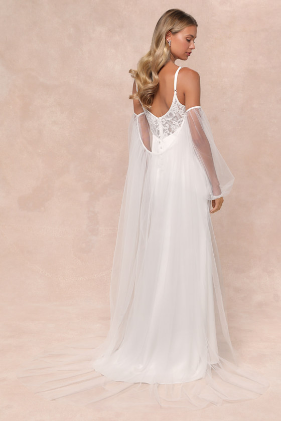 Graceful Romance White Mesh Off-the-Shoulder Veil Cape 1