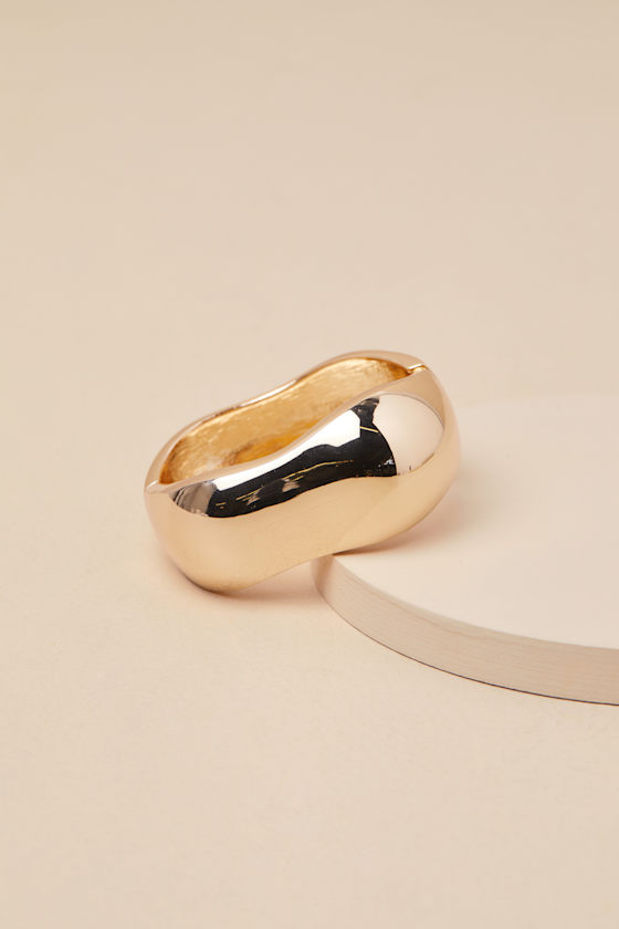LULUS CONTEMPORARY CONFIDENCE GOLD WAVY HINGED CUFF BRACELET