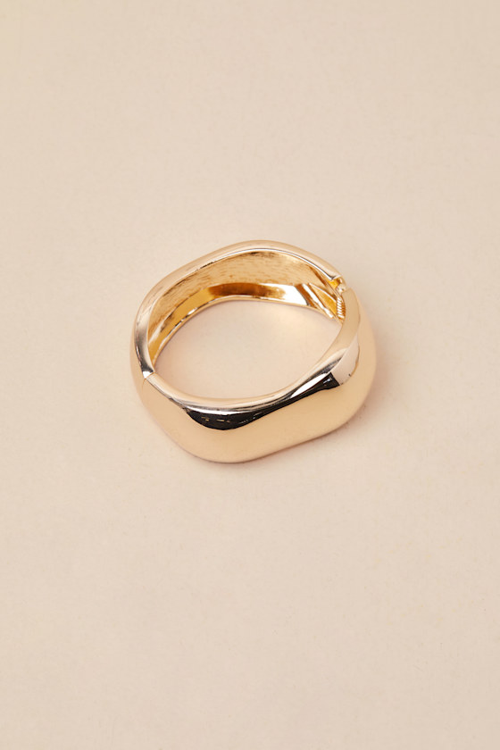 LULUS CONTEMPORARY CONFIDENCE GOLD WAVY HINGED CUFF BRACELET