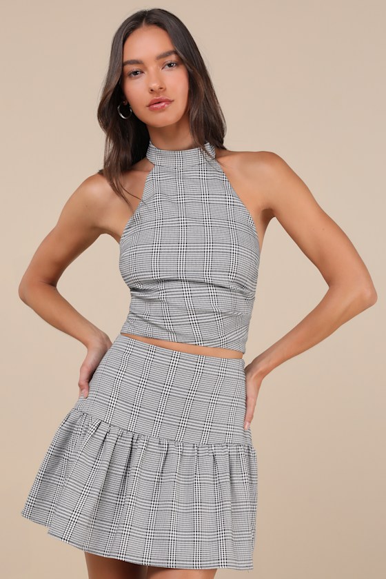 Trendy Momentum Black and White Plaid Backless Halter Top 3