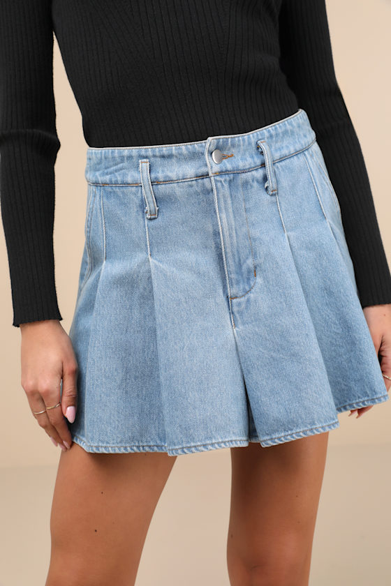 Lulus Delightful Trend Light Wash Pleated Denim Mini Skirt In Blue