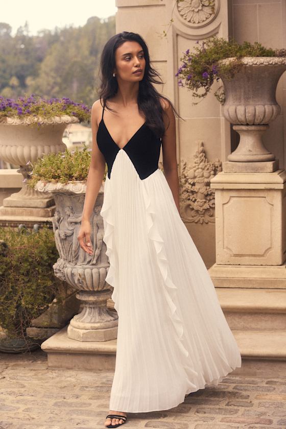 Lulus Envied Glamour Black And White Pleated Backless Maxi Dress