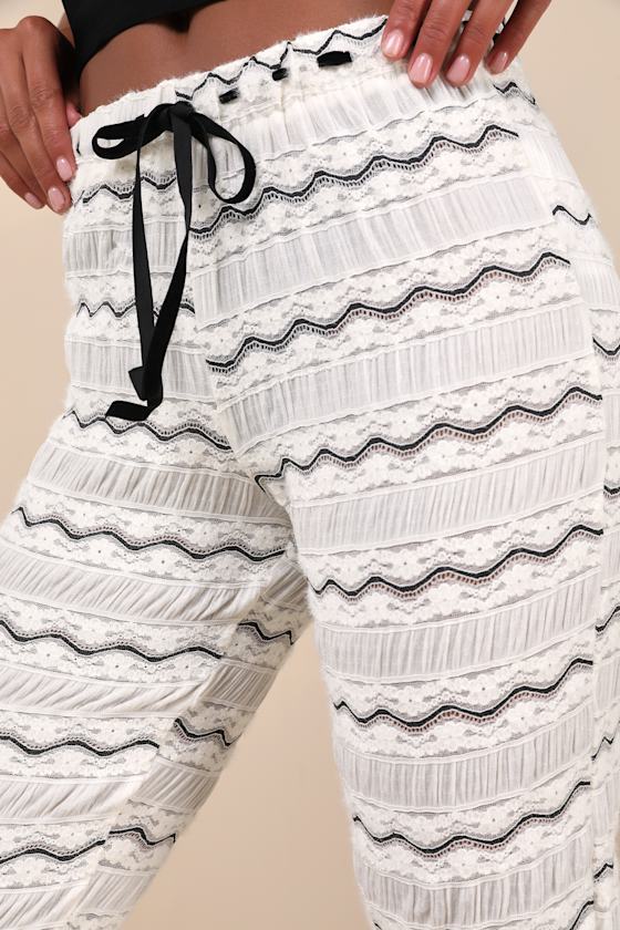 Daisy Street Coquette Fave Ivory And Black Semi-sheer Lace Capri Pants In Black