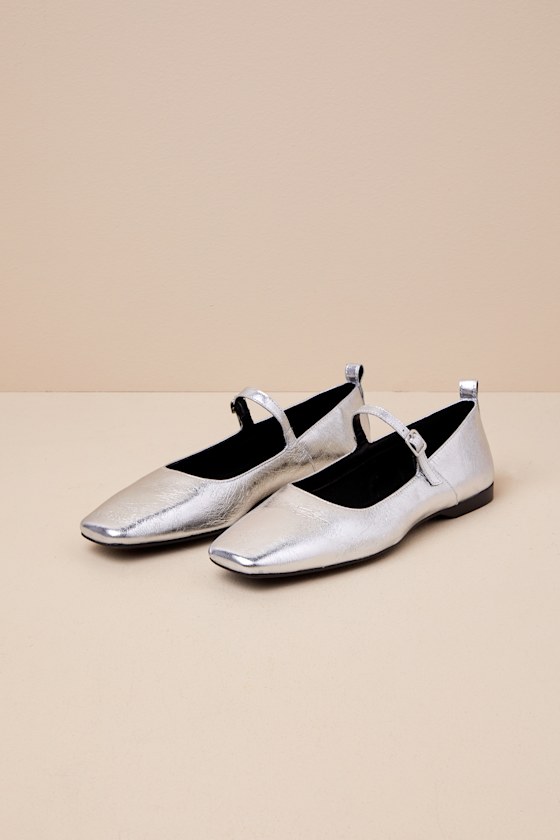 VAGABOND SHOEMAKERS DELIA SILVER PATENT LEATHER BUCKLE BALLET FLATS 