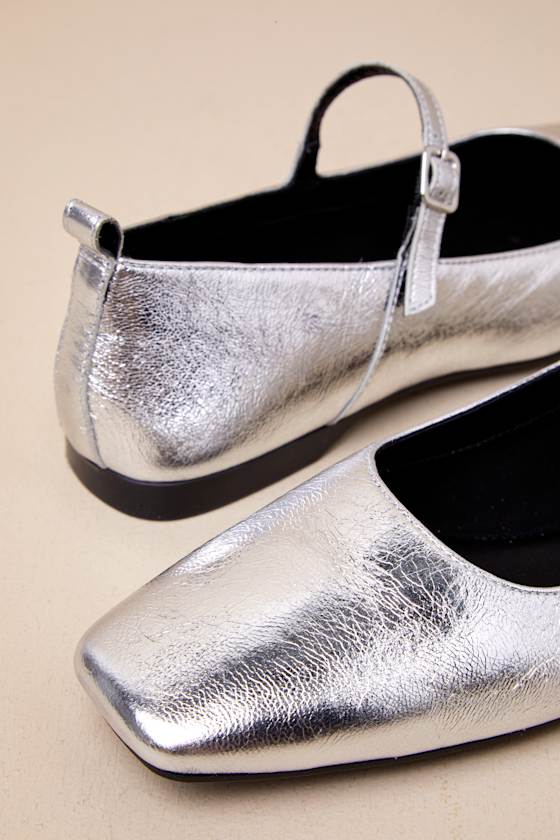 VAGABOND SHOEMAKERS DELIA SILVER PATENT LEATHER BUCKLE BALLET FLATS 