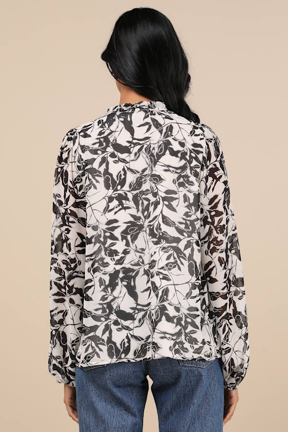Classic Concept White and Black Floral Pleated Long Sleeve Top