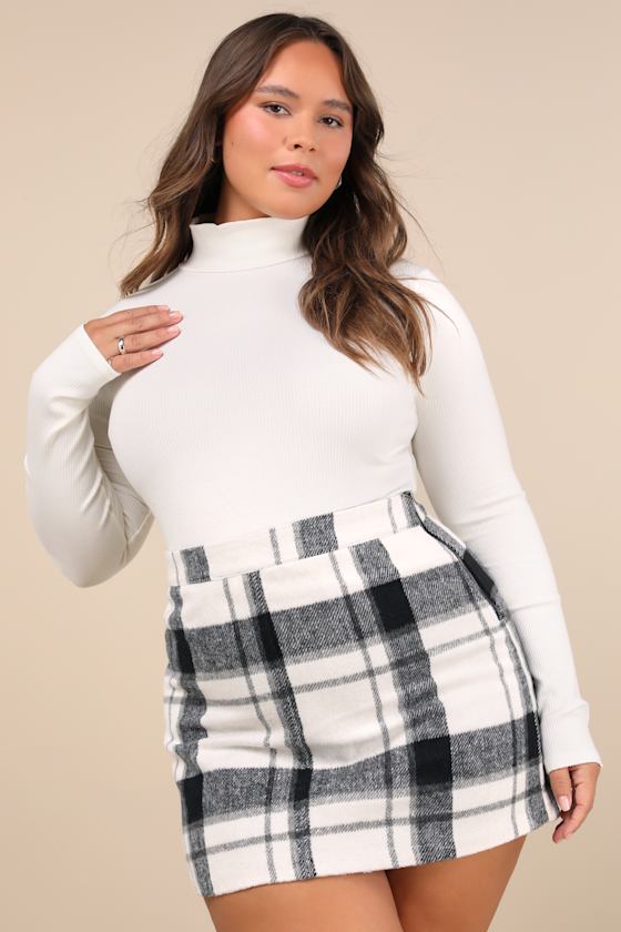 White and black plaid skirt discount