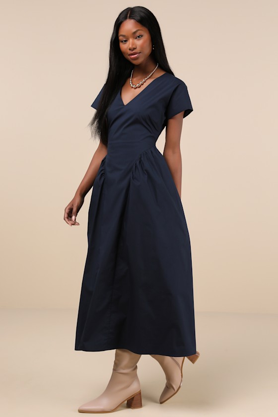 Lulus Modern Concept Navy Short Sleeve V-neck Midi Dress With Pockets In Navy