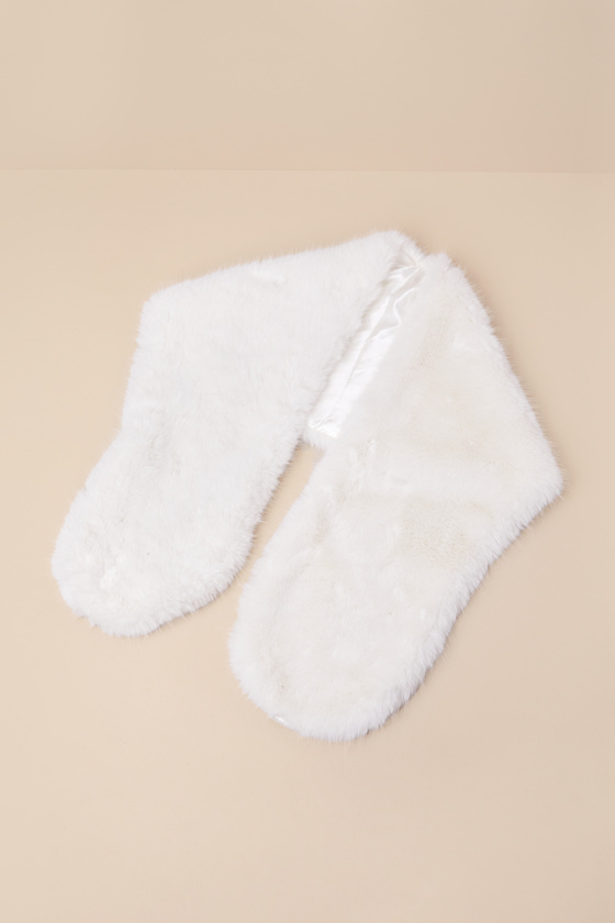 Posh Posture Ivory Faux Fur Stole 3