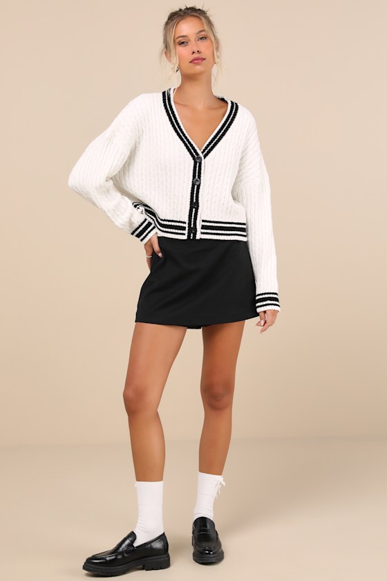 Ivory Cable Knit Cardigan with Plaid Contrast & Button-Up Closure - Cozy Women's Sweater