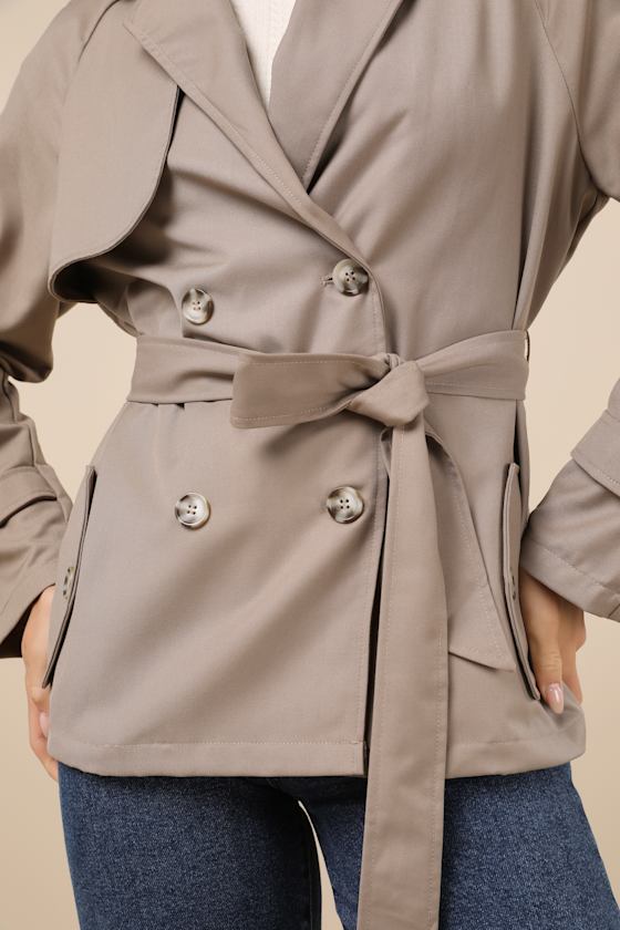 Lioness Cropped Trencherous Coat Mushroom In Beige