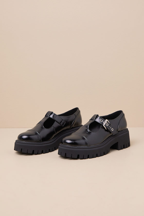 Dolce Vita Georgio Black Lug Sole T-strap Loafers In Black
