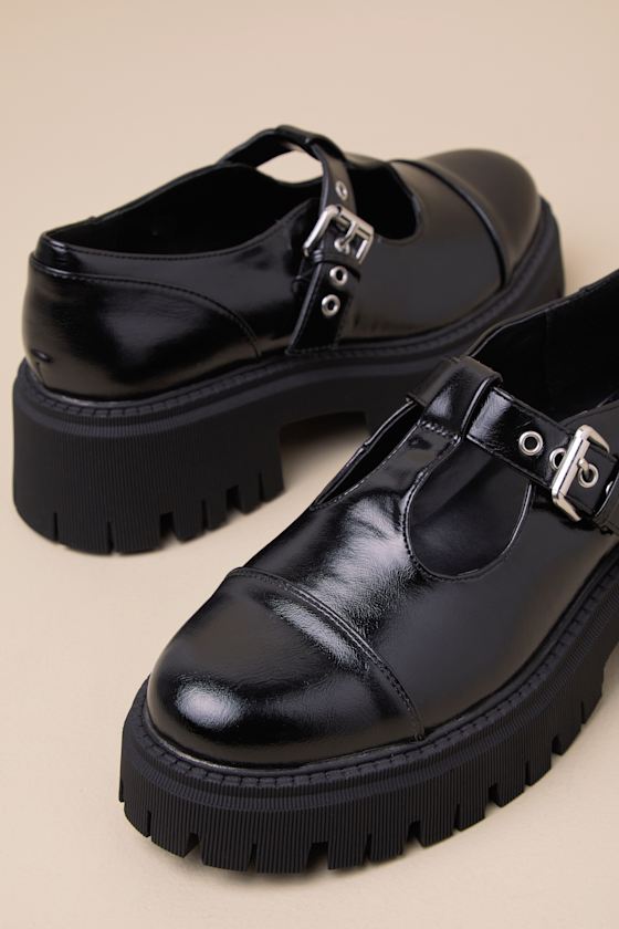 Dolce Vita Georgio Black Lug Sole T-strap Loafers In Black