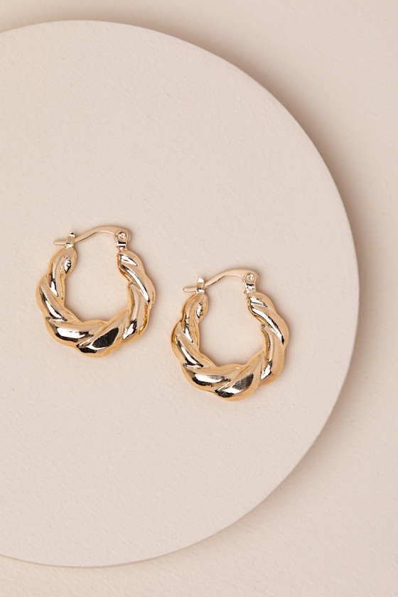 LULUS PRECISE ELEGANCE GOLD TWISTED HOOP EARRINGS
