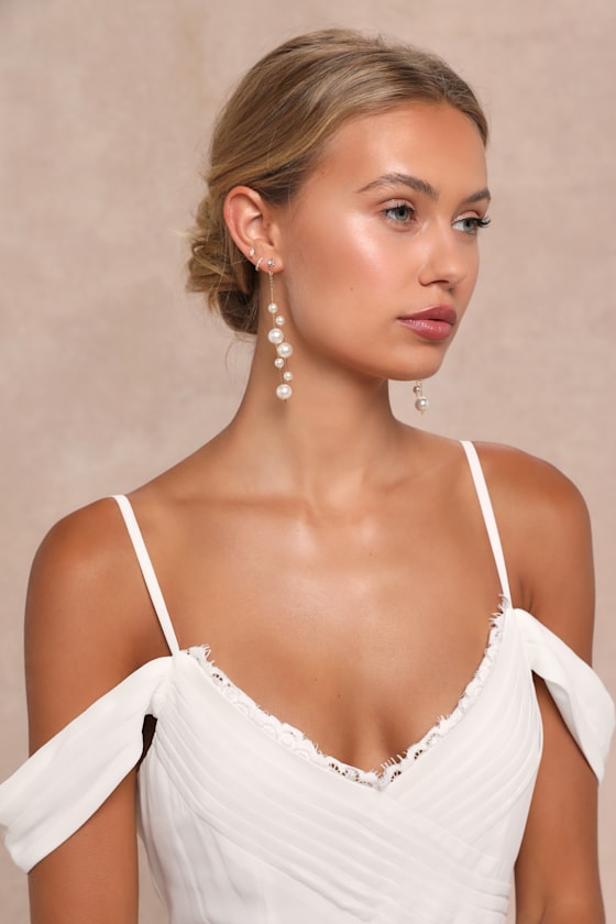 LULUS EXCEEDINGLY ELEVATED GOLD PEARL RHINESTONE DROP EARRINGS