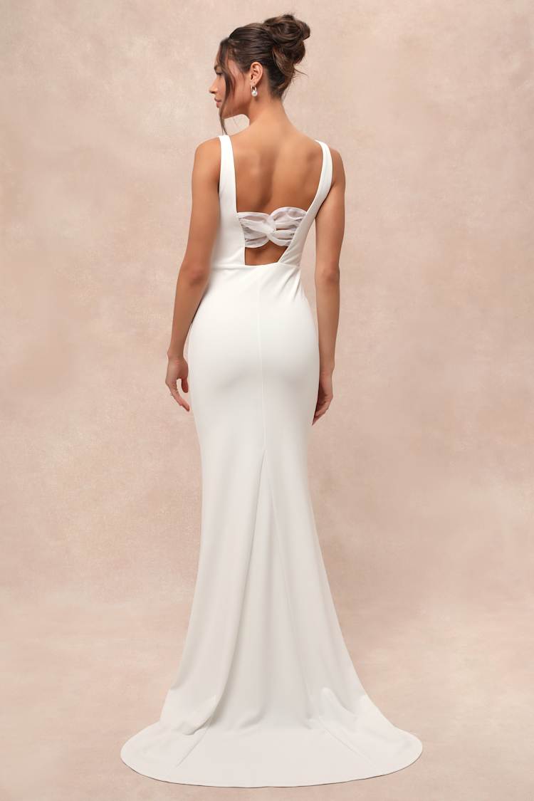 Regal Classic White Sleeveless Twist-Back Maxi Dress