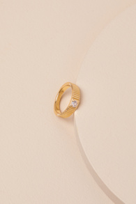 Signature Radiance Gold Ribbed Signet Ring