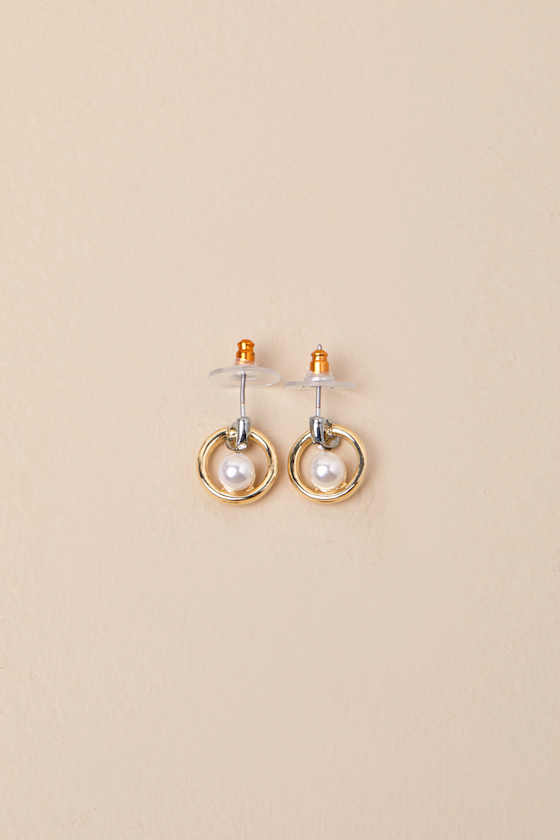 Lulus Staying Poised Gold And Silver Pearl Circle Stud Earrings In Gold And Silver