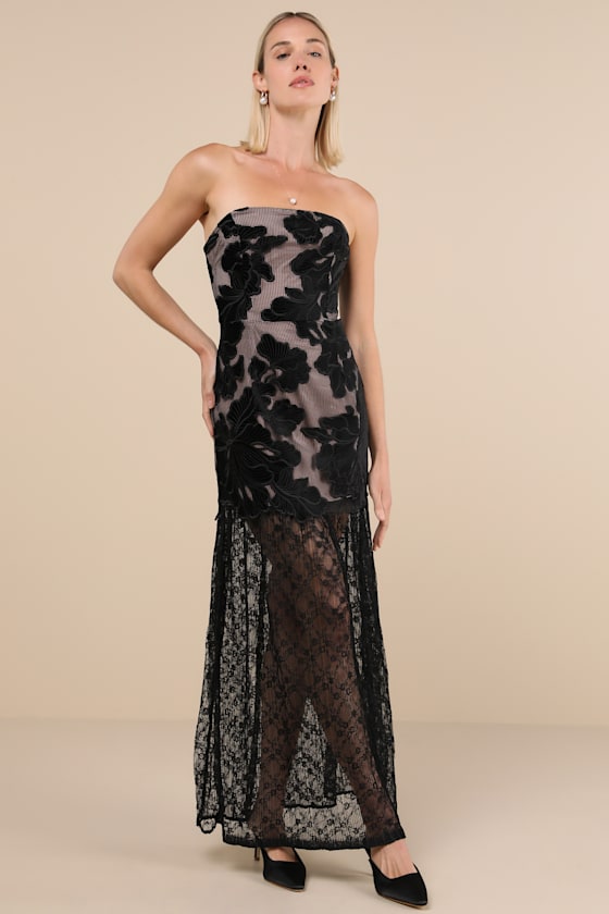 Elliatt Zara Black Lace Convertible Maxi Dress In Black