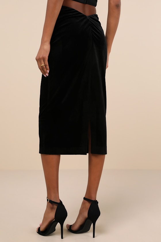 Lulus Exceptional Confidence Black Velvet Ruched Midi Skirt In Black