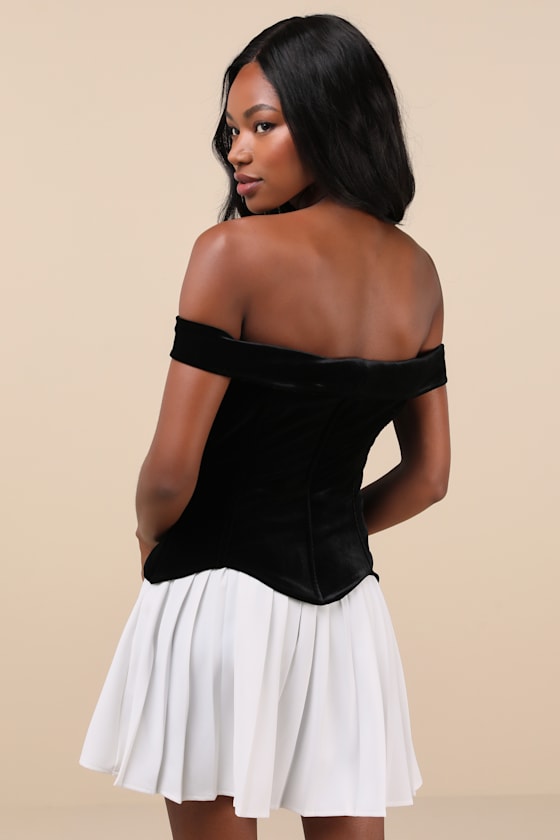 Extro & Vert Savannah Black And White Off-the-shoulder Mini Dress In Black And White