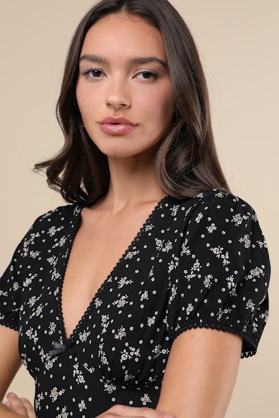 Motel Elvita Black Floral Short Sleeve Top In Black