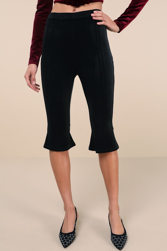 Lulus Captivating Poise Black Velvet High-rise Capri Pants In Black
