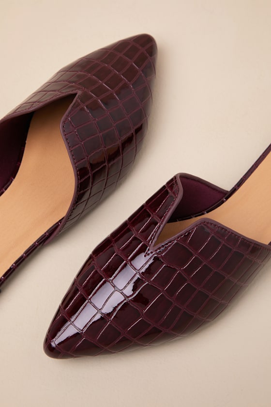LULUS JAELYN CRANBERRY CROCODILE EMBOSSED POINTED-TOE SLIDES